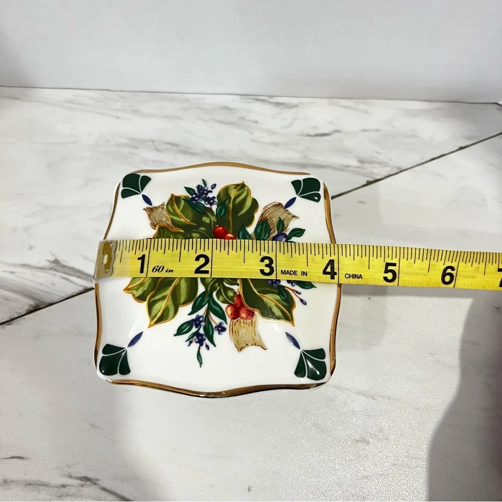 Winter Garden princes House Trinket Box With Gold Tone Accents